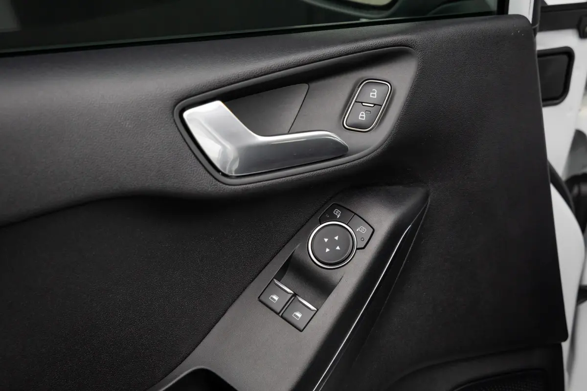 1.0 EcoBoost Titanium | 100% dealer onderhouden | Navigatie incl. bluetooth | Cruise control | Climate controle | DAB - audio