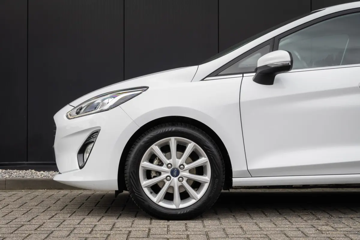 1.0 EcoBoost Titanium | 100% dealer onderhouden | Navigatie incl. bluetooth | Cruise control | Climate controle | DAB - audio