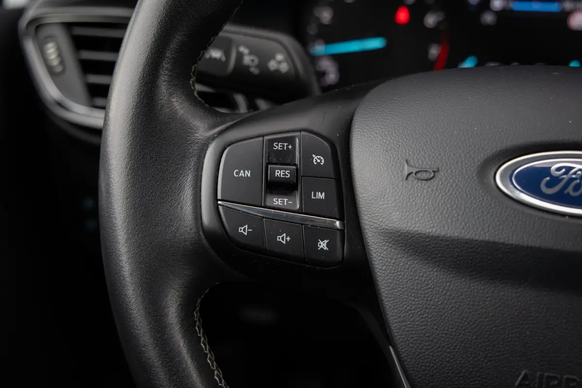 1.0 EcoBoost Titanium | 100% dealer onderhouden | Navigatie incl. bluetooth | Cruise control | Climate controle | DAB - audio