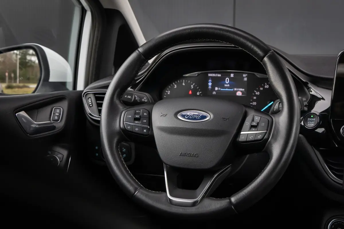 1.0 EcoBoost Titanium | 100% dealer onderhouden | Navigatie incl. bluetooth | Cruise control | Climate controle | DAB - audio