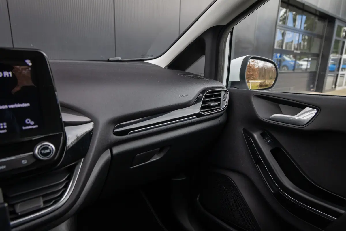 1.0 EcoBoost Titanium | 100% dealer onderhouden | Navigatie incl. bluetooth | Cruise control | Climate controle | DAB - audio