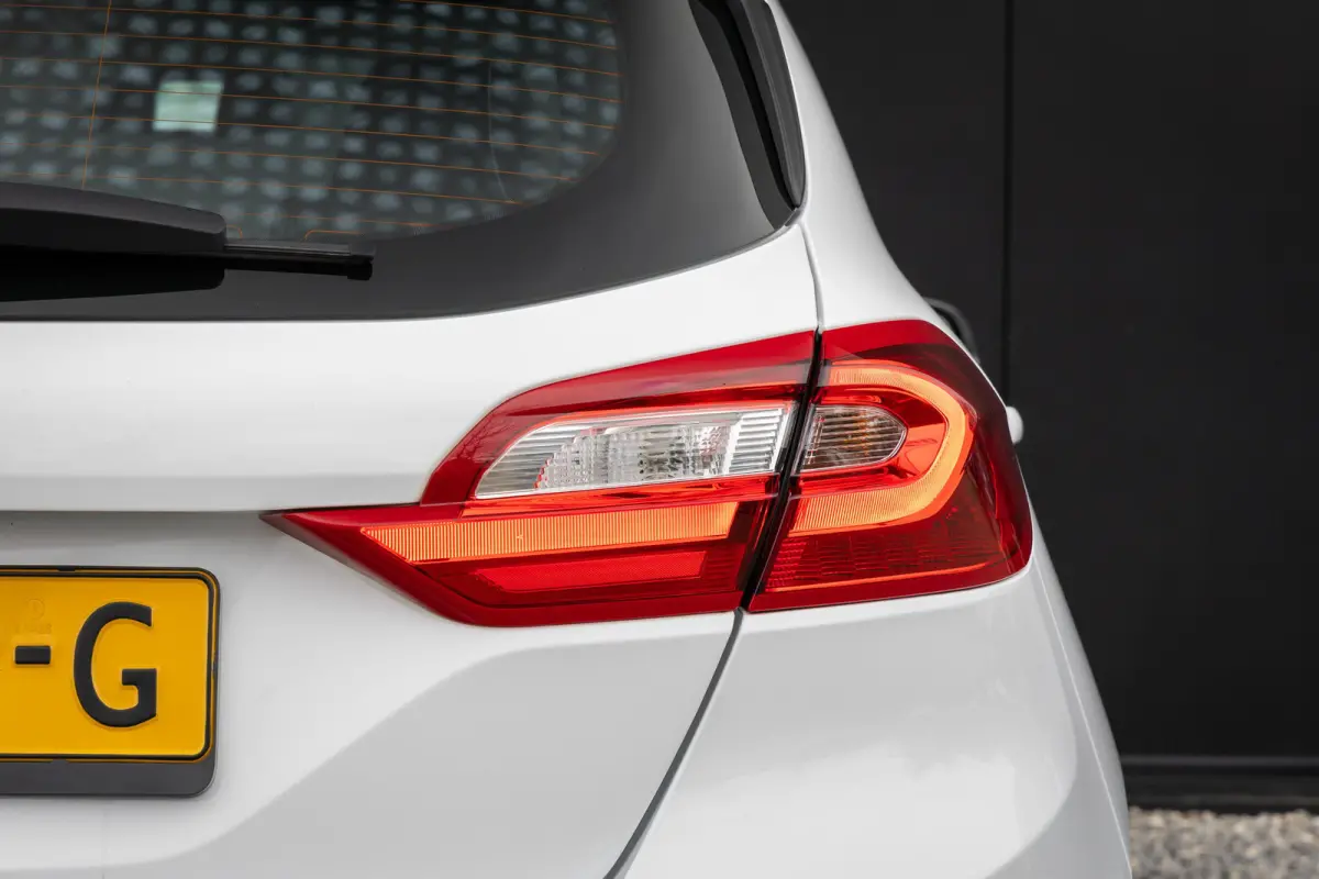 1.0 EcoBoost Titanium | 100% dealer onderhouden | Navigatie incl. bluetooth | Cruise control | Climate controle | DAB - audio