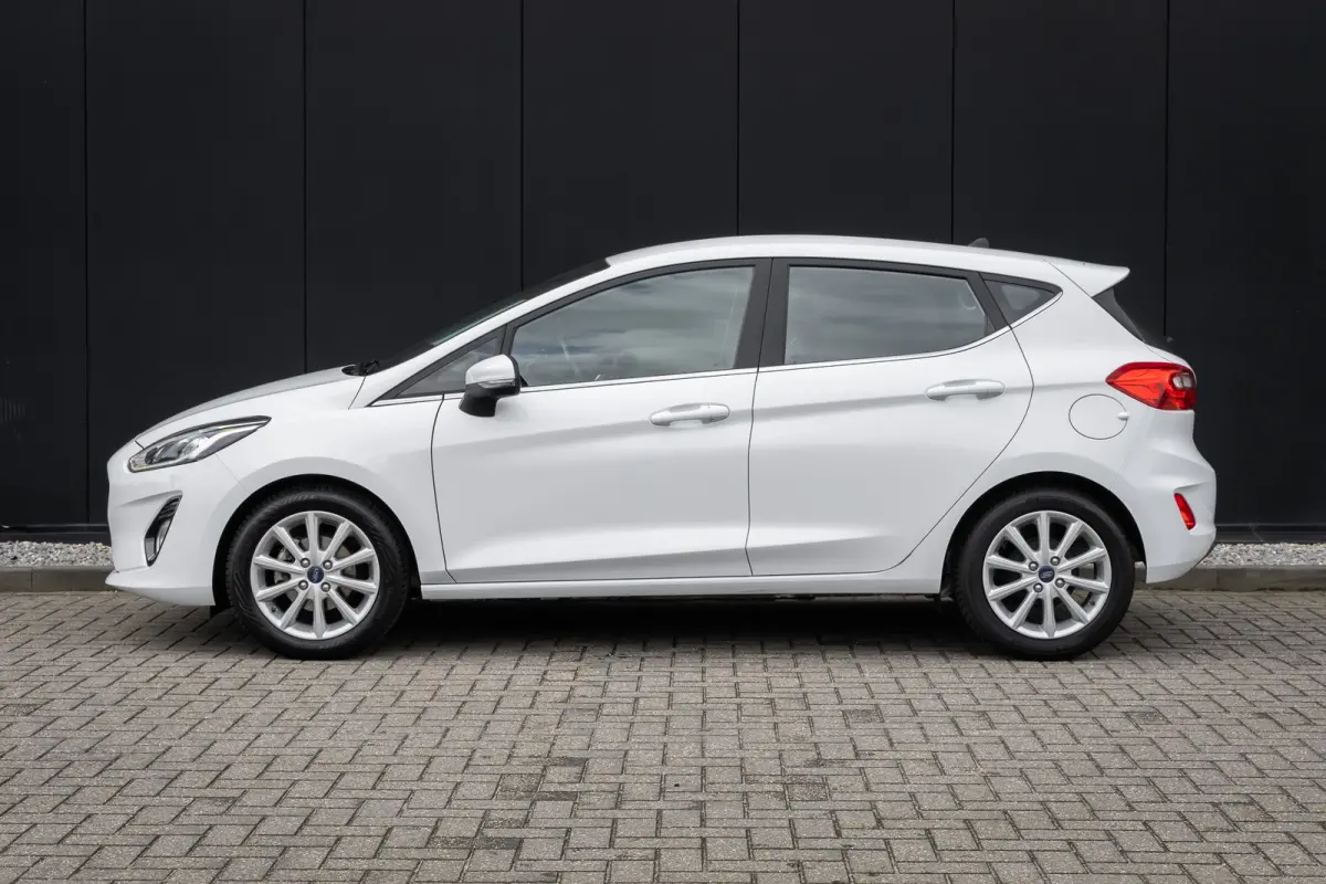 1.0 EcoBoost Titanium | 100% dealer onderhouden | Navigatie incl. bluetooth | Cruise control | Climate controle | DAB - audio
