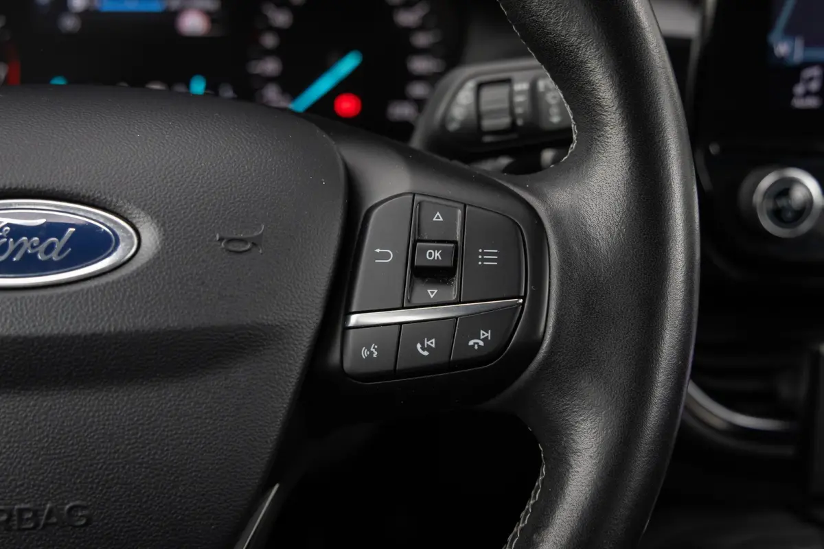 1.0 EcoBoost Titanium | 100% dealer onderhouden | Navigatie incl. bluetooth | Cruise control | Climate controle | DAB - audio