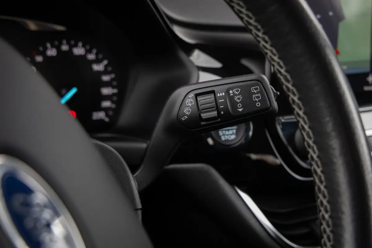 1.0 EcoBoost Titanium | 100% dealer onderhouden | Navigatie incl. bluetooth | Cruise control | Climate controle | DAB - audio