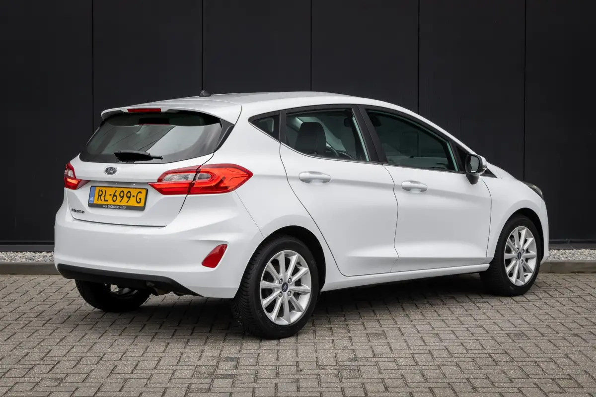 1.0 EcoBoost Titanium | 100% dealer onderhouden | Navigatie incl. bluetooth | Cruise control | Climate controle | DAB - audio