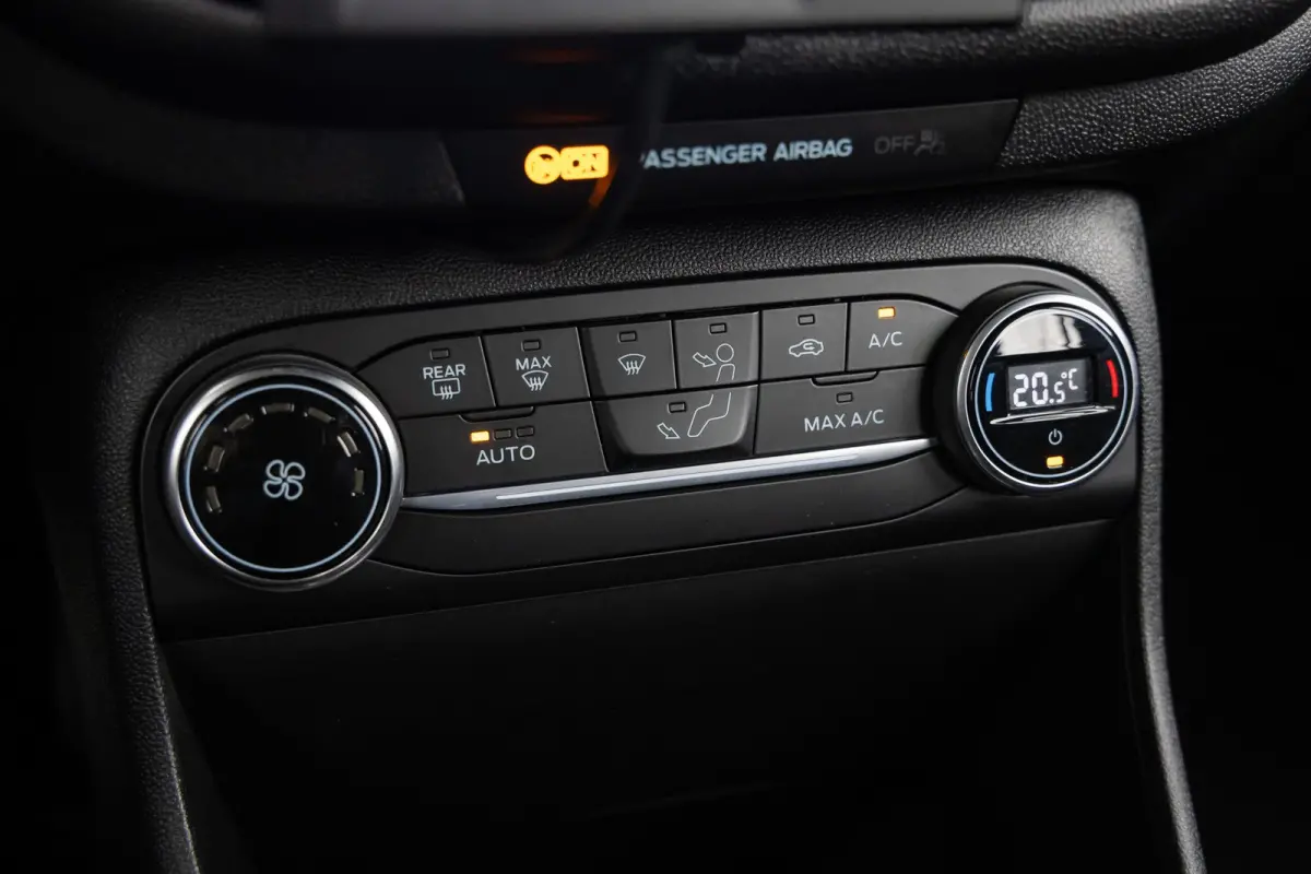 1.0 EcoBoost Titanium | 100% dealer onderhouden | Navigatie incl. bluetooth | Cruise control | Climate controle | DAB - audio