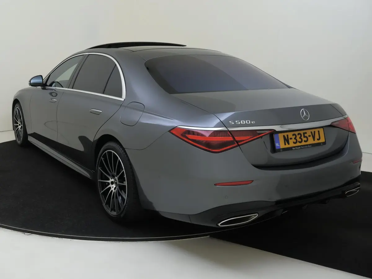 580 e Lang / AMG/ 20 inch/ Night/ Aug. Reality Head Up/ Rear Plus Pack/ Burmester 3D/