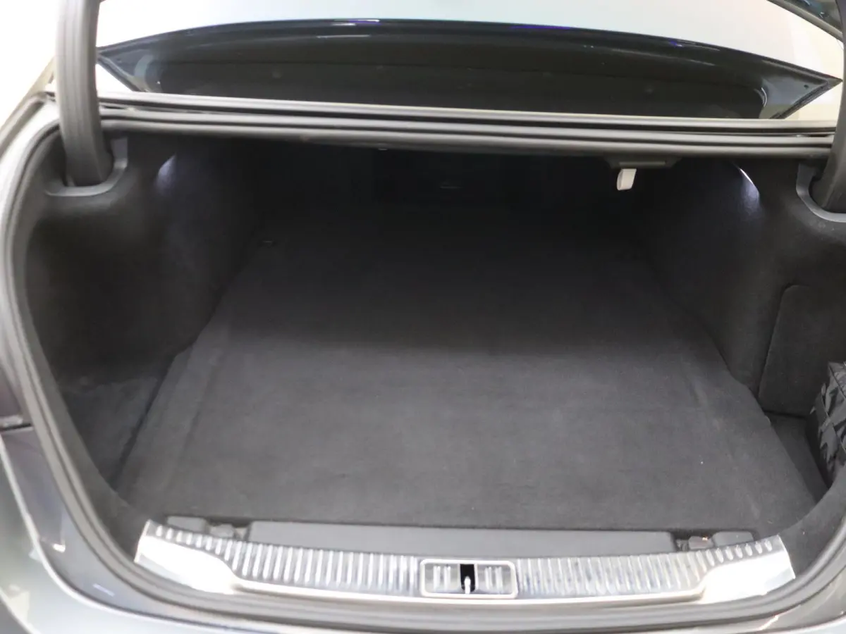 580 e Lang / AMG/ 20 inch/ Night/ Aug. Reality Head Up/ Rear Plus Pack/ Burmester 3D/