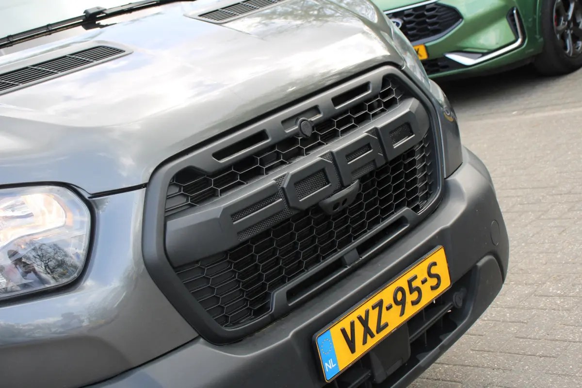 350 2.0 TDCI L3H2 | ORIGINEEL NEDERLANDS! | 1 EIGENAAR! | DEALER ONDERHOUDEN! | CAMERA | RAPTOR GRILL | CRUISE | STOELVERWARMING | VOORRUITVERWARMING | TREKHAAK | TRAP | IMPERIAAL | PRACHTIG