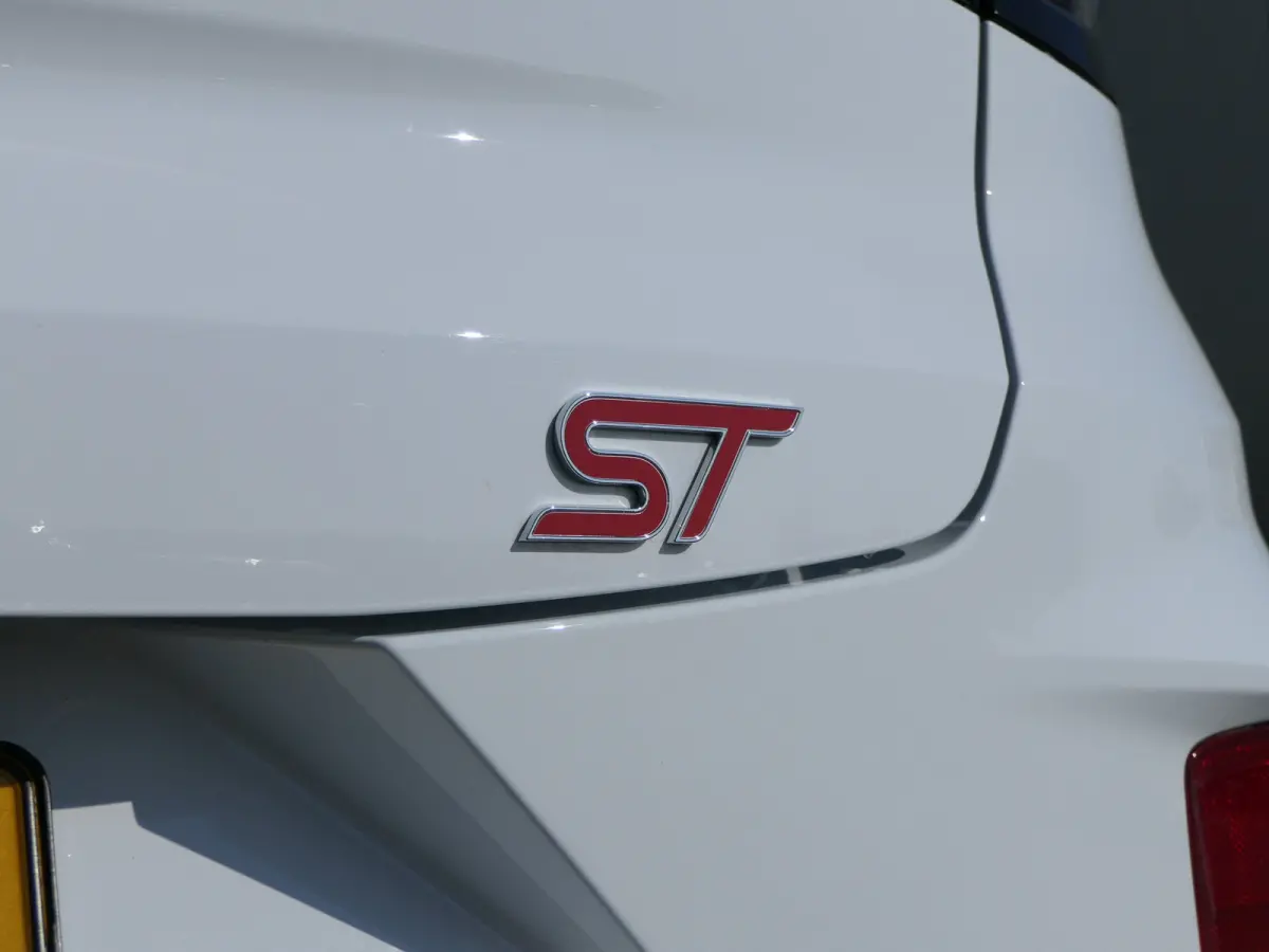 1.5 EcoBoost 200pk ST-X Ford Performance Stoelen! | B&O | Winter Pakket | Navi |
