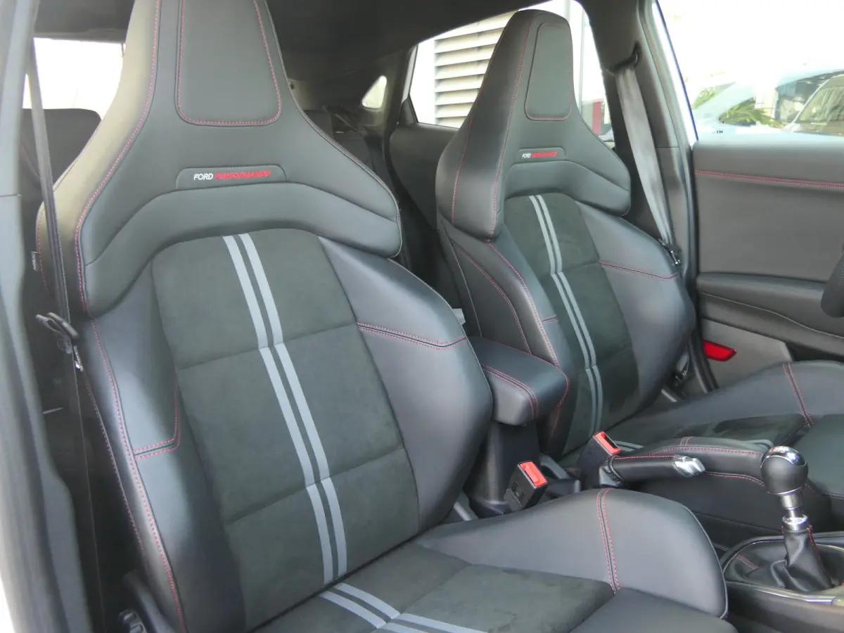 1.5 EcoBoost 200pk ST-X Ford Performance Stoelen! | B&O | Winter Pakket | Navi |