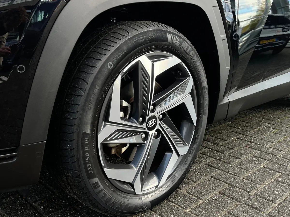 1.6 T-GDI 265pk PHEV Premium 4WD | Leder | Carplay | Climate | Keyless | Navigatie | Elek. Klep | Full - Led | 360 Camera | KRELL Audio | Elek. Stoelen | 19" Lichtmetaal | Winterpakket | Sto