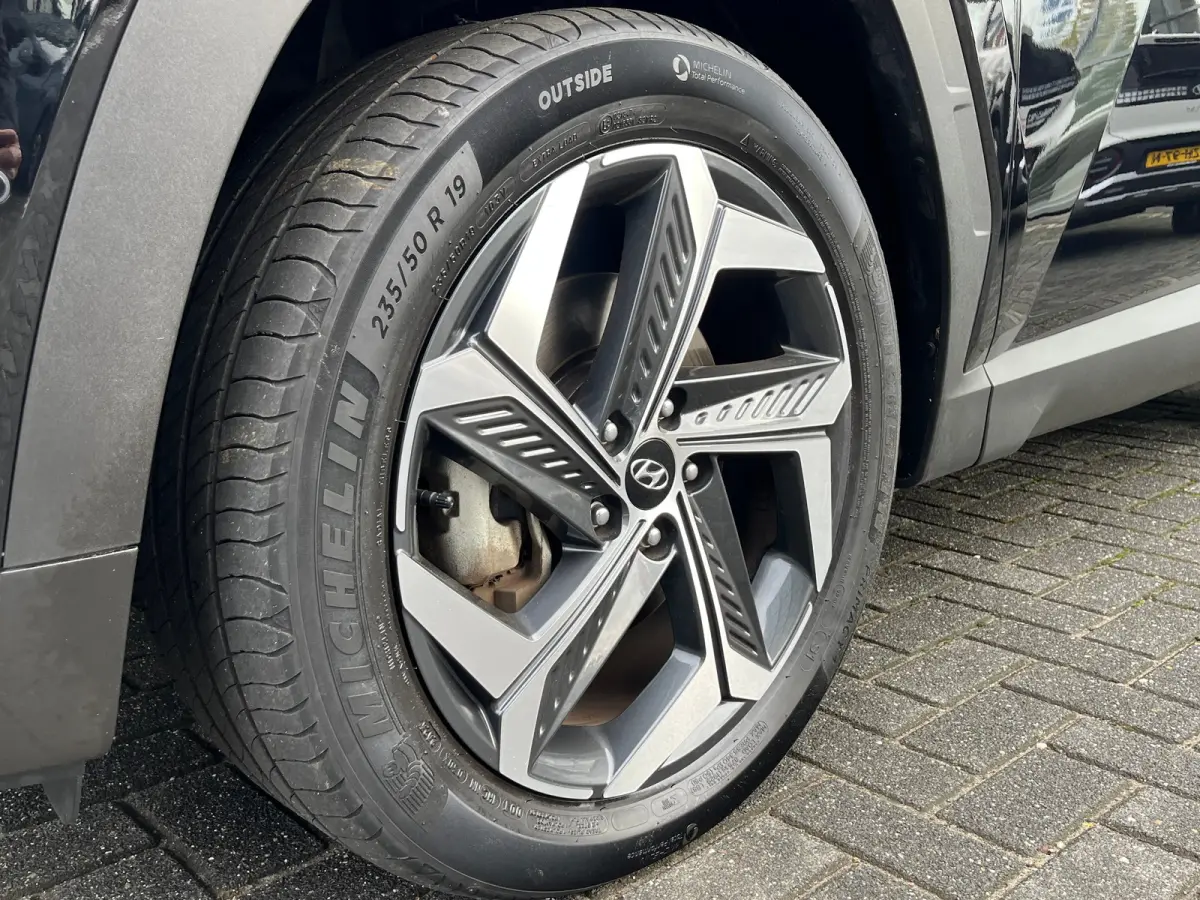 1.6 T-GDI 265pk PHEV Premium 4WD | Leder | Carplay | Climate | Keyless | Navigatie | Elek. Klep | Full - Led | 360 Camera | KRELL Audio | Elek. Stoelen | 19" Lichtmetaal | Winterpakket | Sto