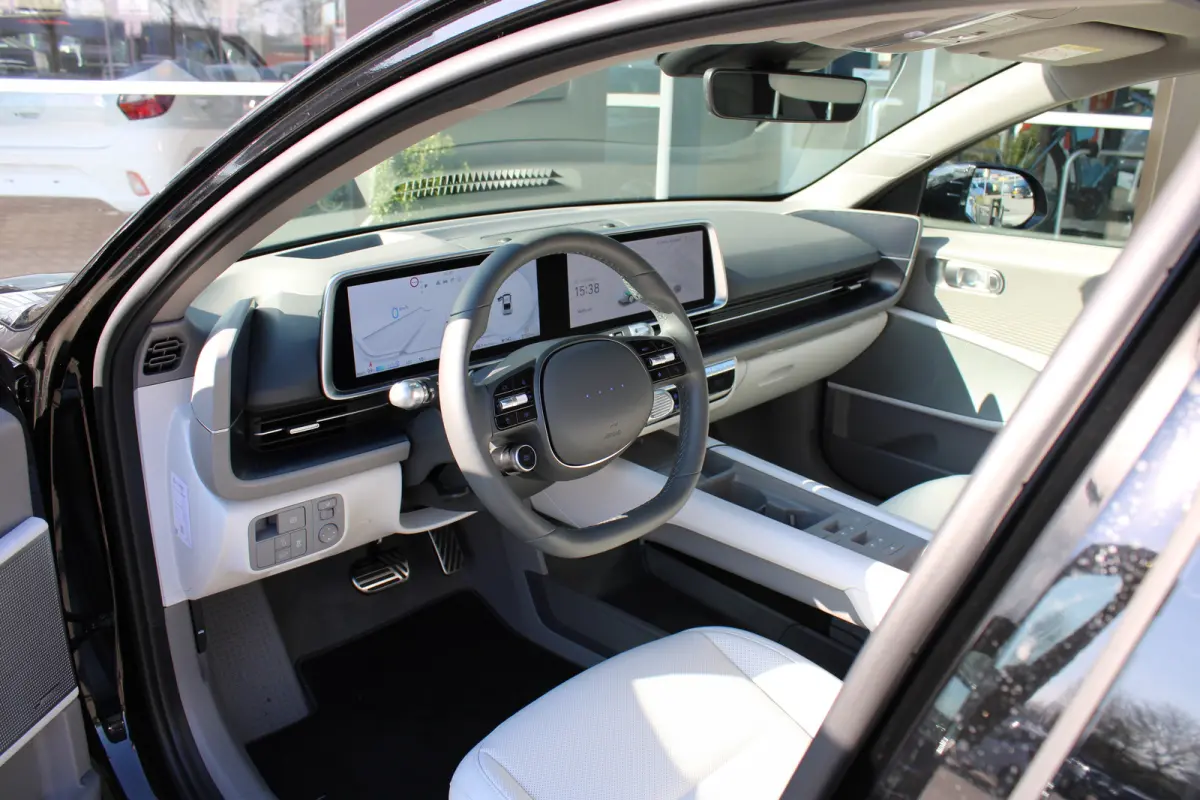 Lounge AWD 77 kWh | 1500KG trekgewicht | V2L | Elektrische stoelverstelling met geheugenfunctie | verwarming / ventilatie in voorstoelen | BOSE Audio | 360 graden camera | | Achterspoiler | 