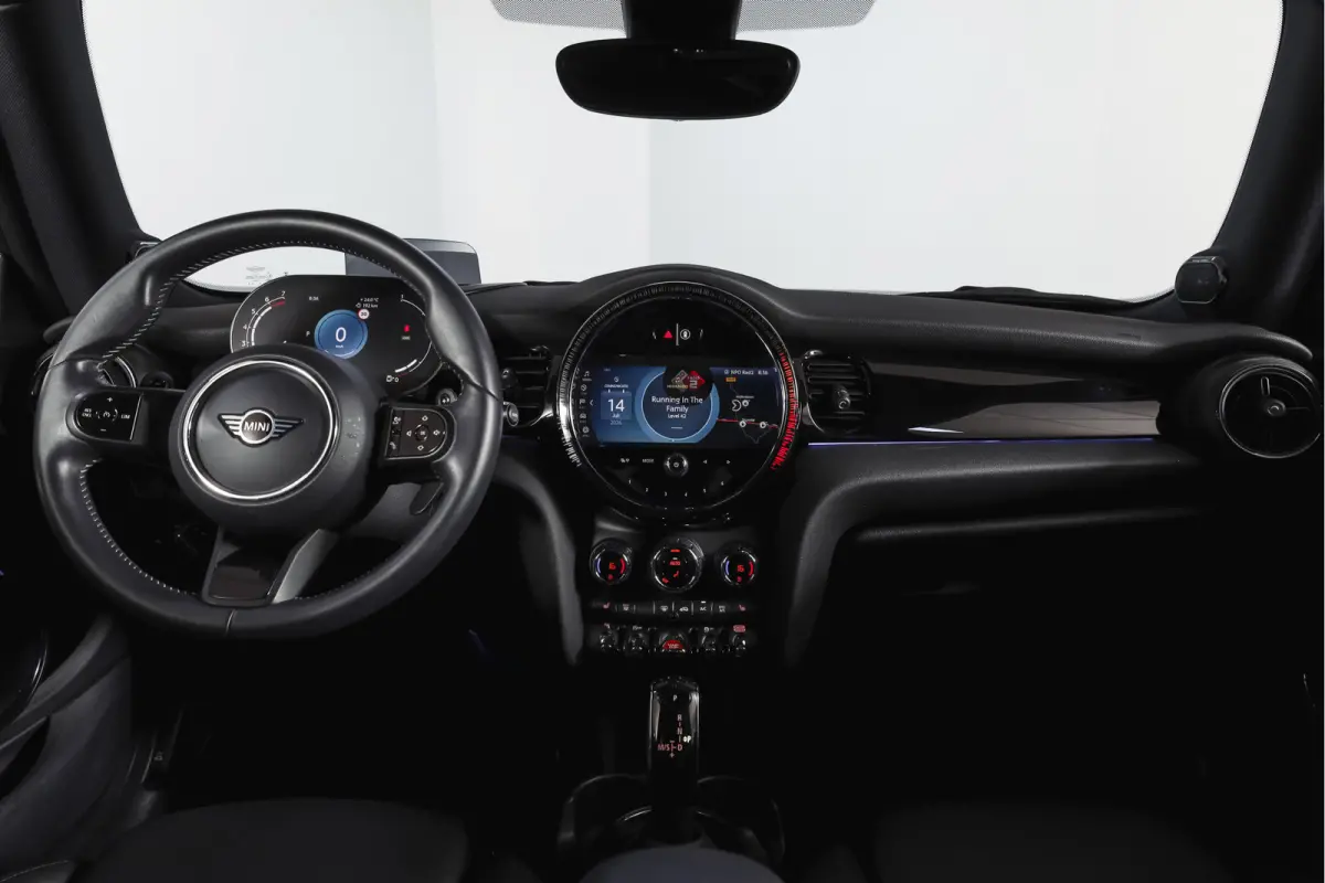 2.0 Cooper S | S/K-Panodak | Dig. Cockpit | Stoelverw. | PDC | Camera | NAV + App. Connect | ECC | Harman Kardon | LM 18" |