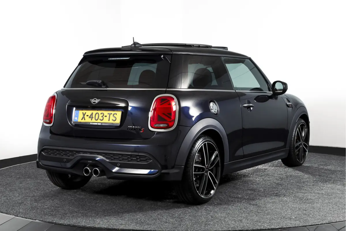 2.0 Cooper S | S/K-Panodak | Dig. Cockpit | Stoelverw. | PDC | Camera | NAV + App. Connect | ECC | Harman Kardon | LM 18" |