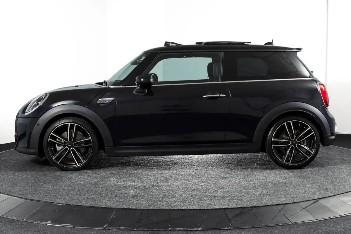 2.0 Cooper S | S/K-Panodak | Dig. Cockpit | Stoelverw. | PDC | Camera | NAV + App. Connect | ECC | Harman Kardon | LM 18" |