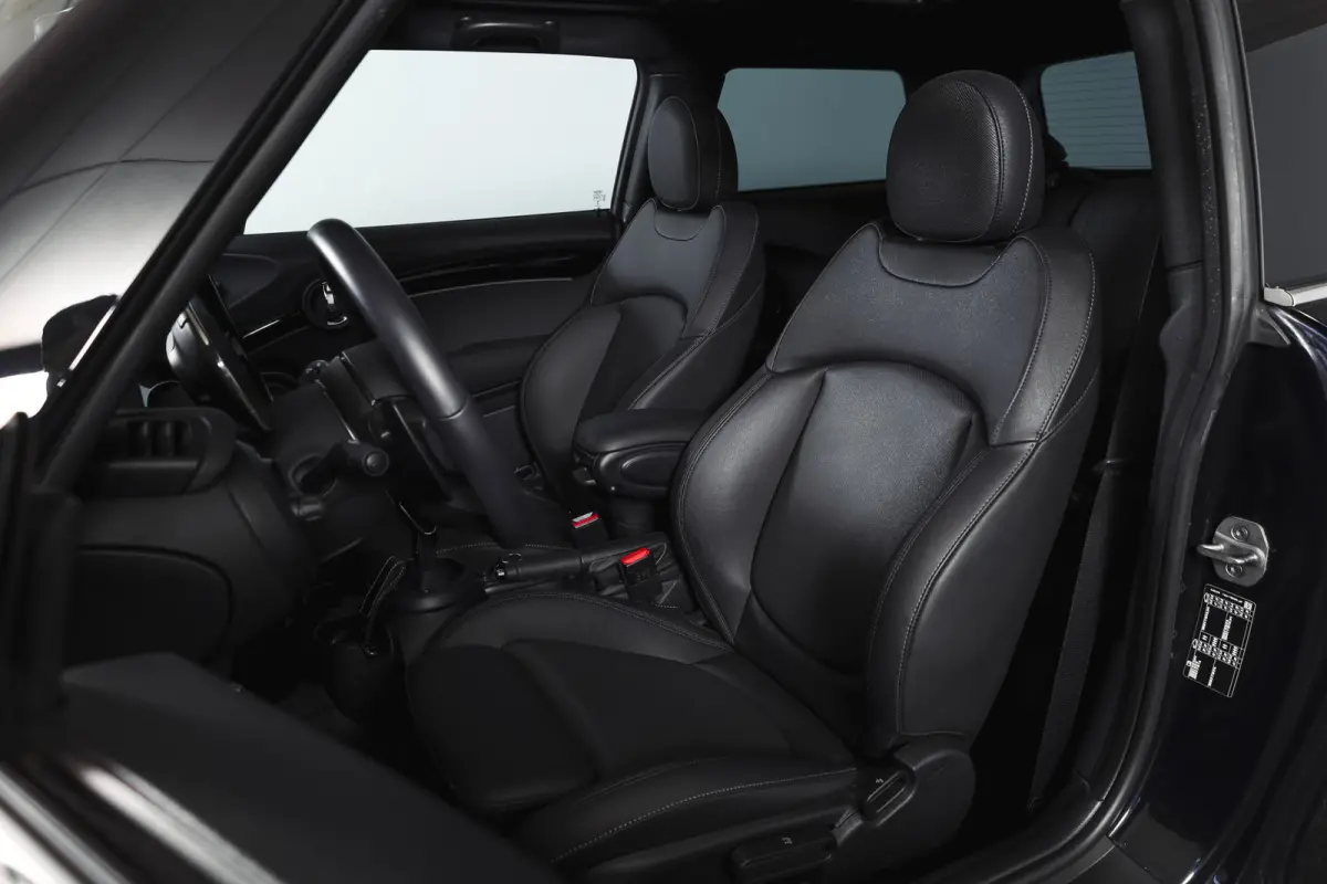 2.0 Cooper S | S/K-Panodak | Dig. Cockpit | Stoelverw. | PDC | Camera | NAV + App. Connect | ECC | Harman Kardon | LM 18" |