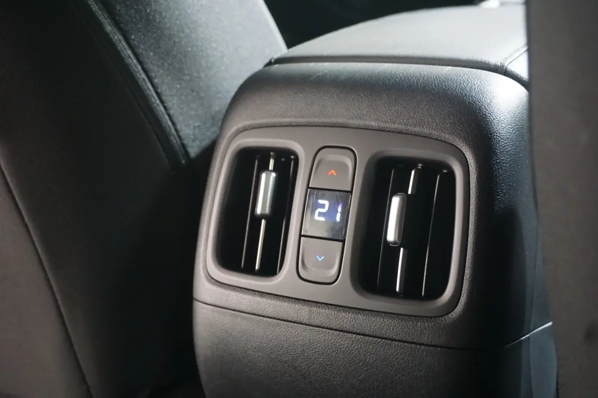 1.6 T-GDI PHEV Comfort Smart 4WD | Achteruitrijcamera | Cruise control adaptief met Stop&Go | Elektrisch bedienbare achterklep met sensorsturing