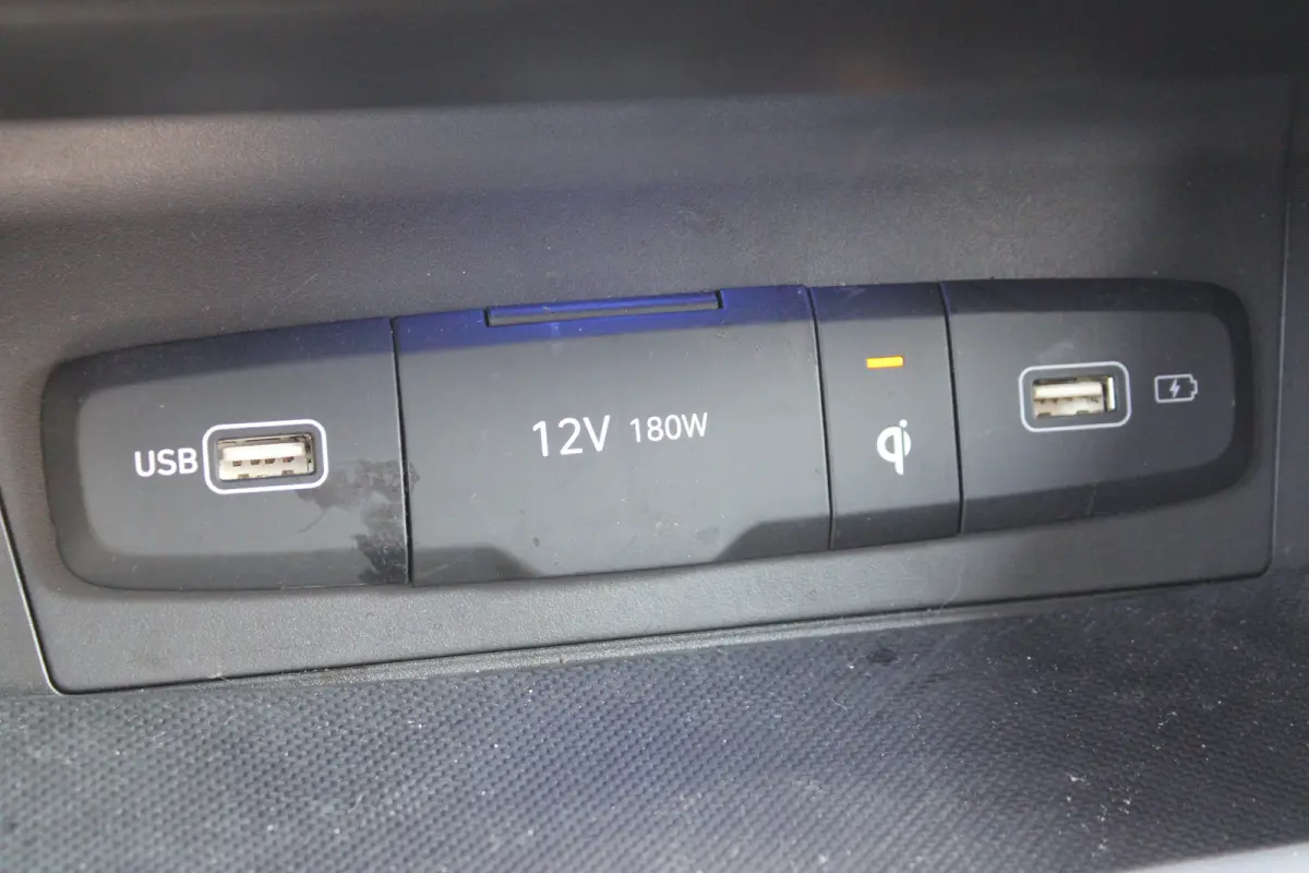 1.6 T-GDI PHEV Comfort Smart 4WD PHEV 265pk 4WD | Achteruitrijcamera | Actieve rijbaanassistentie (LKA) | Apple Carplay/Android Auto|telefoonintegratie premium