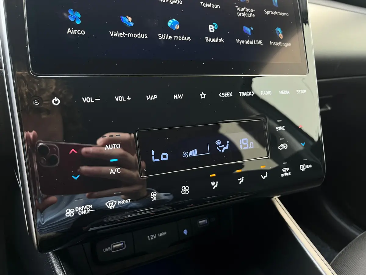 1.6 T-GDI 265pk PHEV Comfort Smart 4WD | Climate | Camera | Carplay | Keyless | Navigatie | Full - Led | Elek. Klep | Winterpakket | 19" Lichtmetaal | Krell Audio | Digitale Cockpit | Parkee