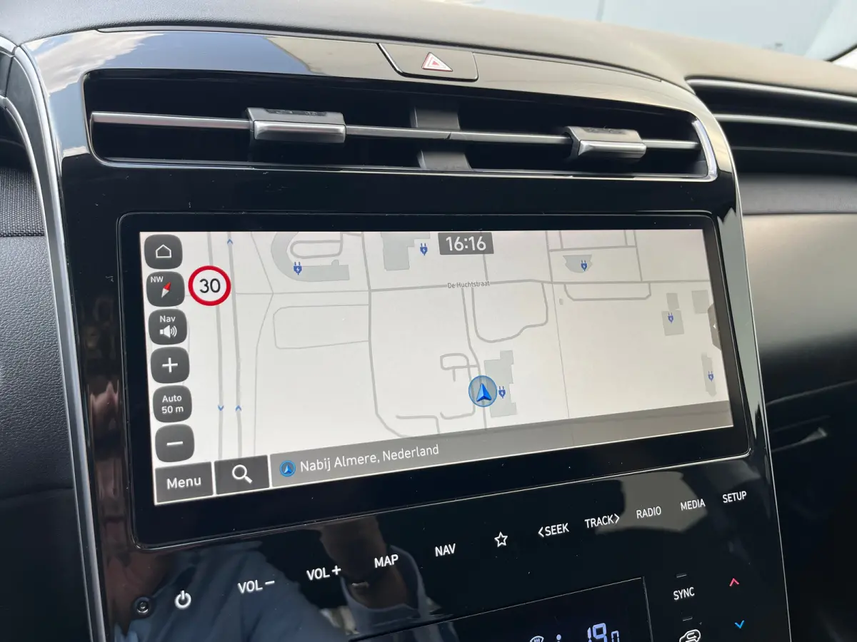 1.6 T-GDI 265pk PHEV Comfort Smart 4WD | Climate | Camera | Carplay | Keyless | Navigatie | Full - Led | Elek. Klep | Winterpakket | 19" Lichtmetaal | Krell Audio | Digitale Cockpit | Parkee