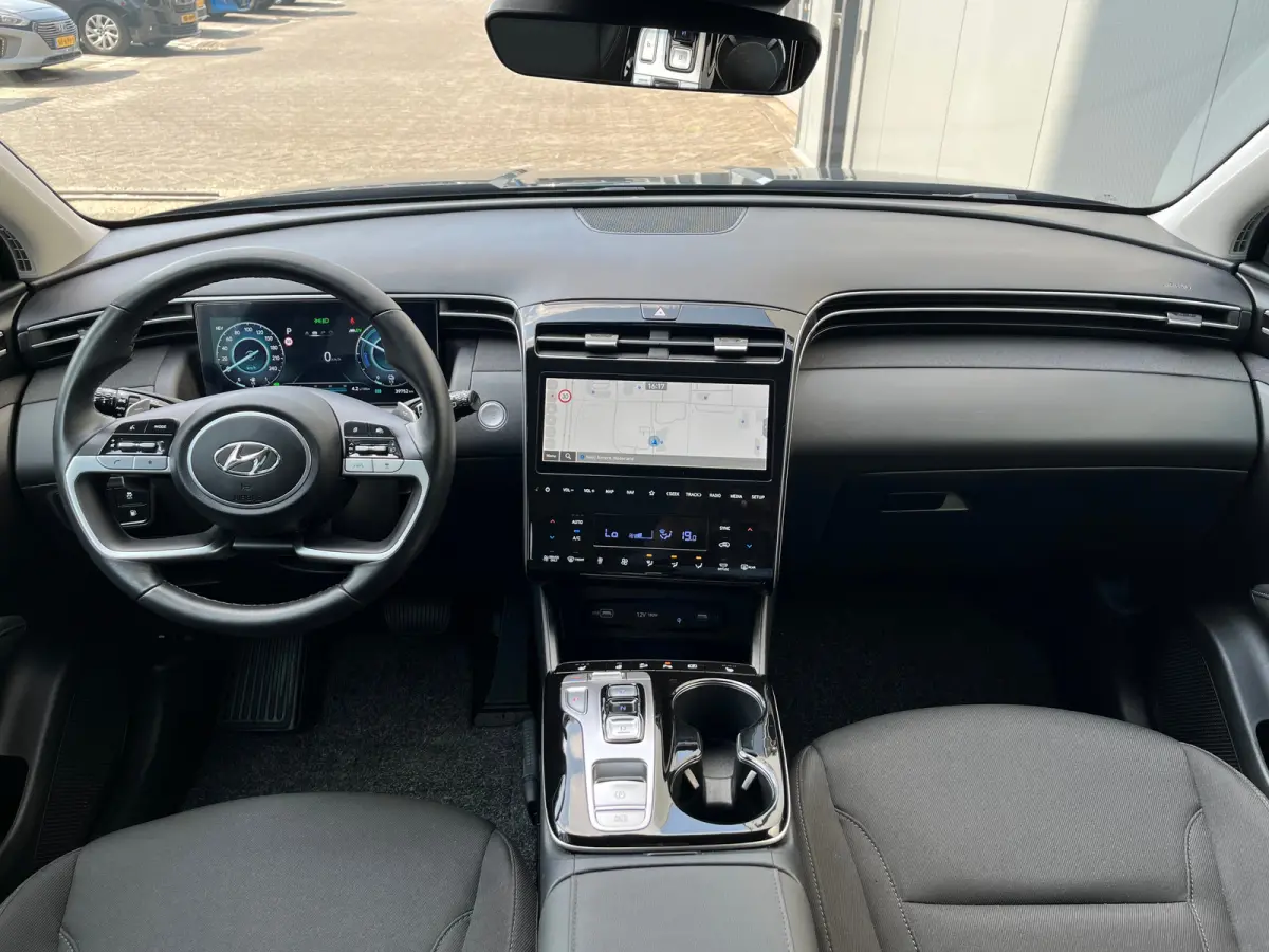 1.6 T-GDI 265pk PHEV Comfort Smart 4WD | Climate | Camera | Carplay | Keyless | Navigatie | Full - Led | Elek. Klep | Winterpakket | 19" Lichtmetaal | Krell Audio | Digitale Cockpit | Parkee