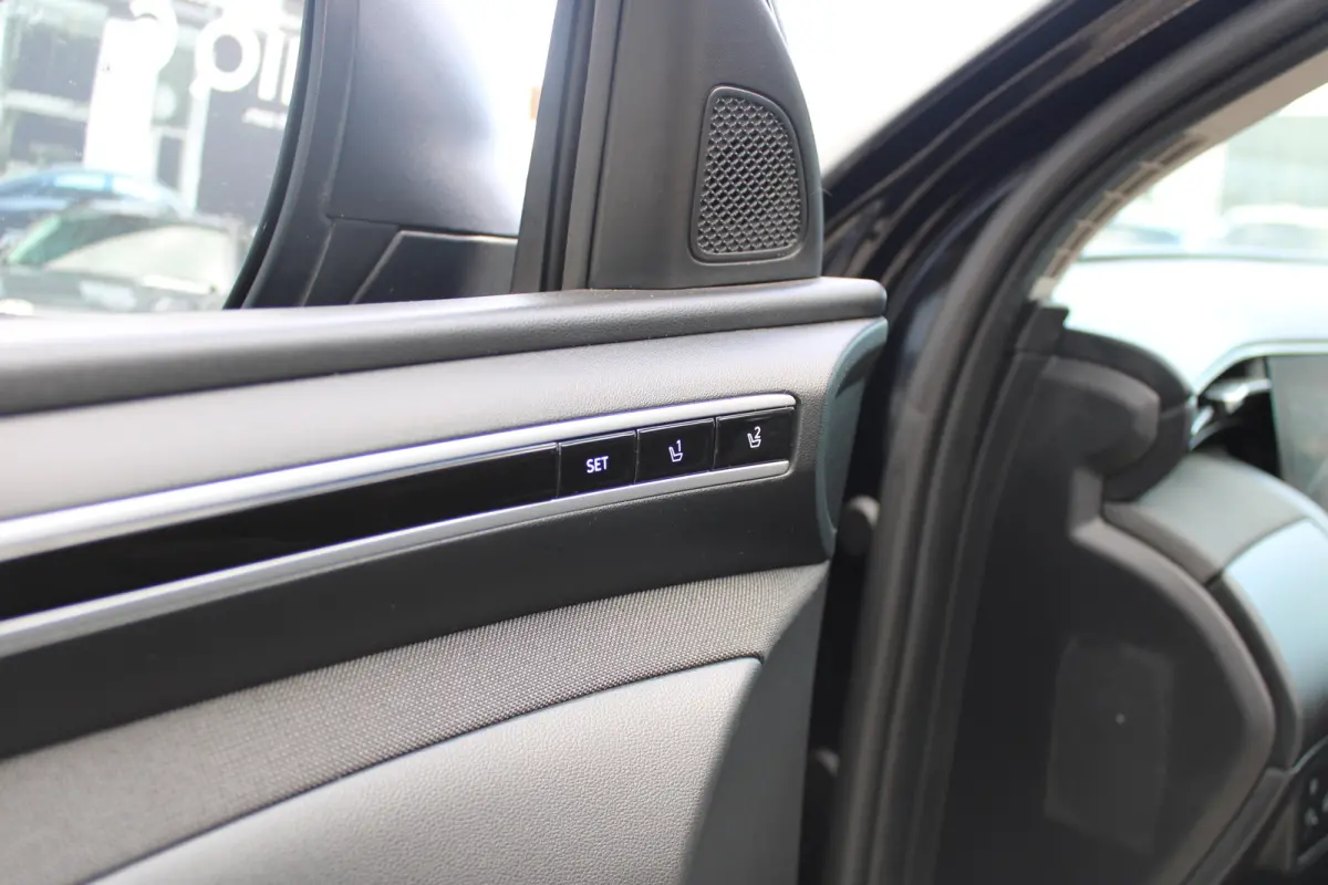 1.6 T-GDI 265pk PHEV Premium Sky 4WD | Schuifkanteldak | 360 camera | Lederen bekleding | | Achterbank verwarmd | Achteruitrij assistent | Airco (automatisch)