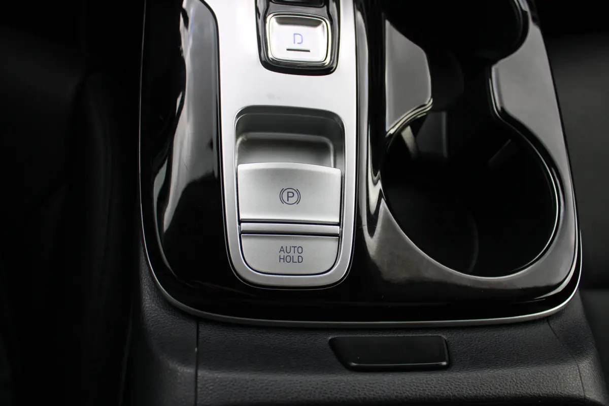 1.6 T-GDI 265pk PHEV Premium Sky 4WD | Schuifkanteldak | 360 camera | Lederen bekleding | | Achterbank verwarmd | Achteruitrij assistent | Airco (automatisch)
