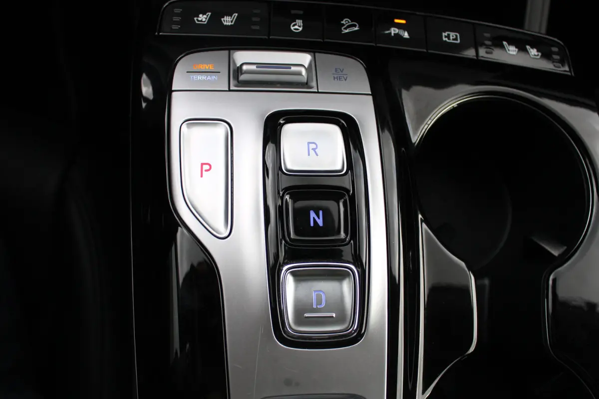 1.6 T-GDI 265pk PHEV Premium Sky 4WD | Schuifkanteldak | 360 camera | Lederen bekleding | | Achterbank verwarmd | Achteruitrij assistent | Airco (automatisch)