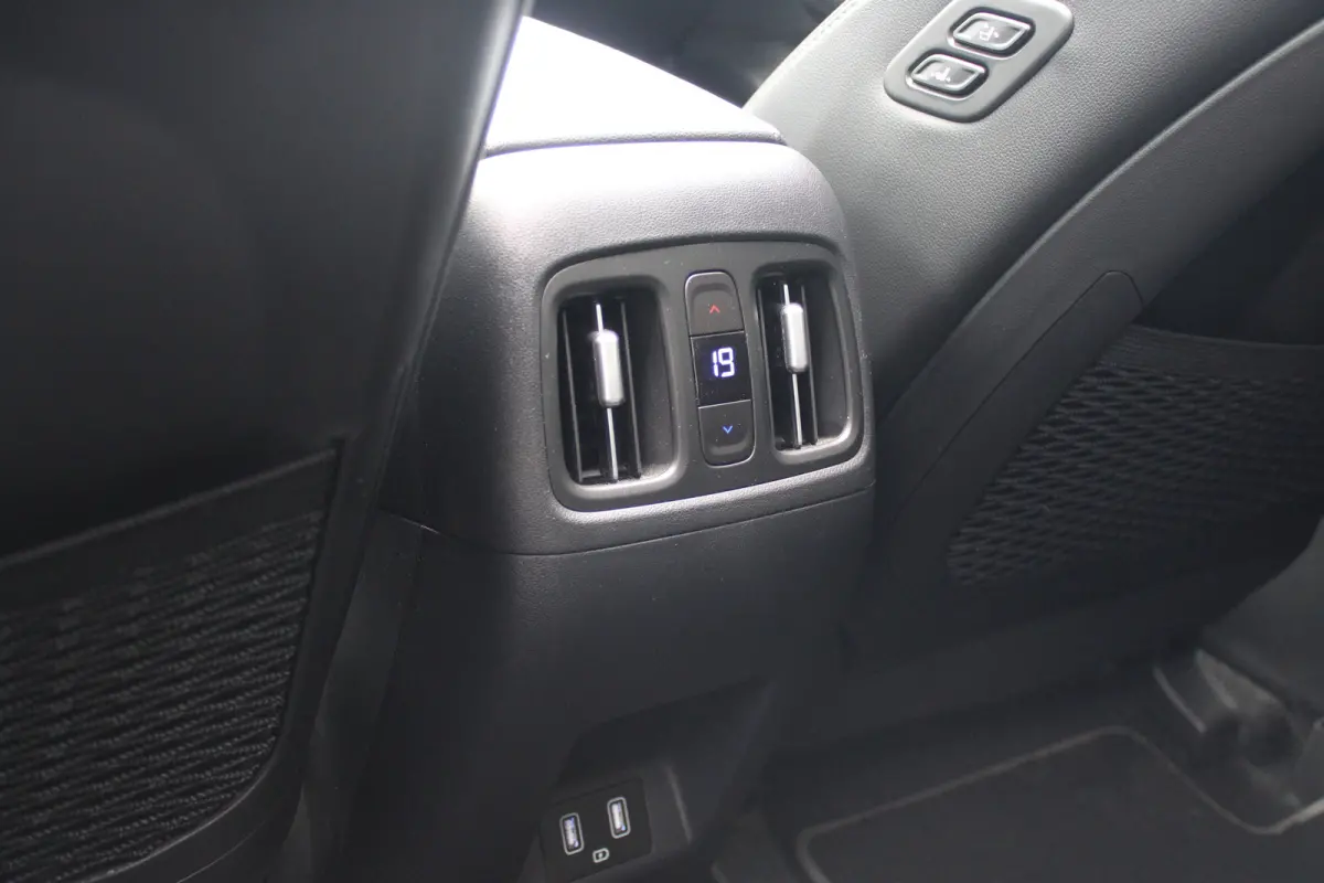 1.6 T-GDI 265pk PHEV Premium Sky 4WD | Schuifkanteldak | 360 camera | Lederen bekleding | | Achterbank verwarmd | Achteruitrij assistent | Airco (automatisch)