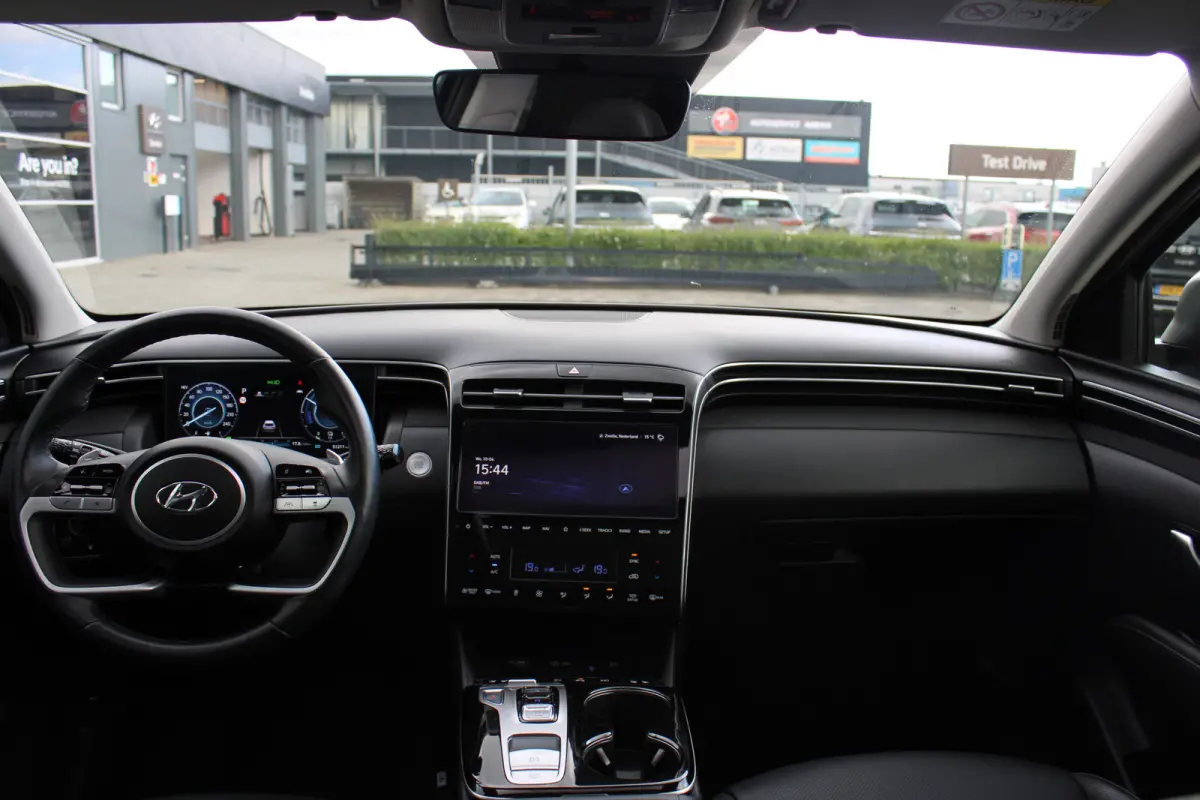 1.6 T-GDI 265pk PHEV Premium Sky 4WD | Schuifkanteldak | 360 camera | Lederen bekleding | | Achterbank verwarmd | Achteruitrij assistent | Airco (automatisch)