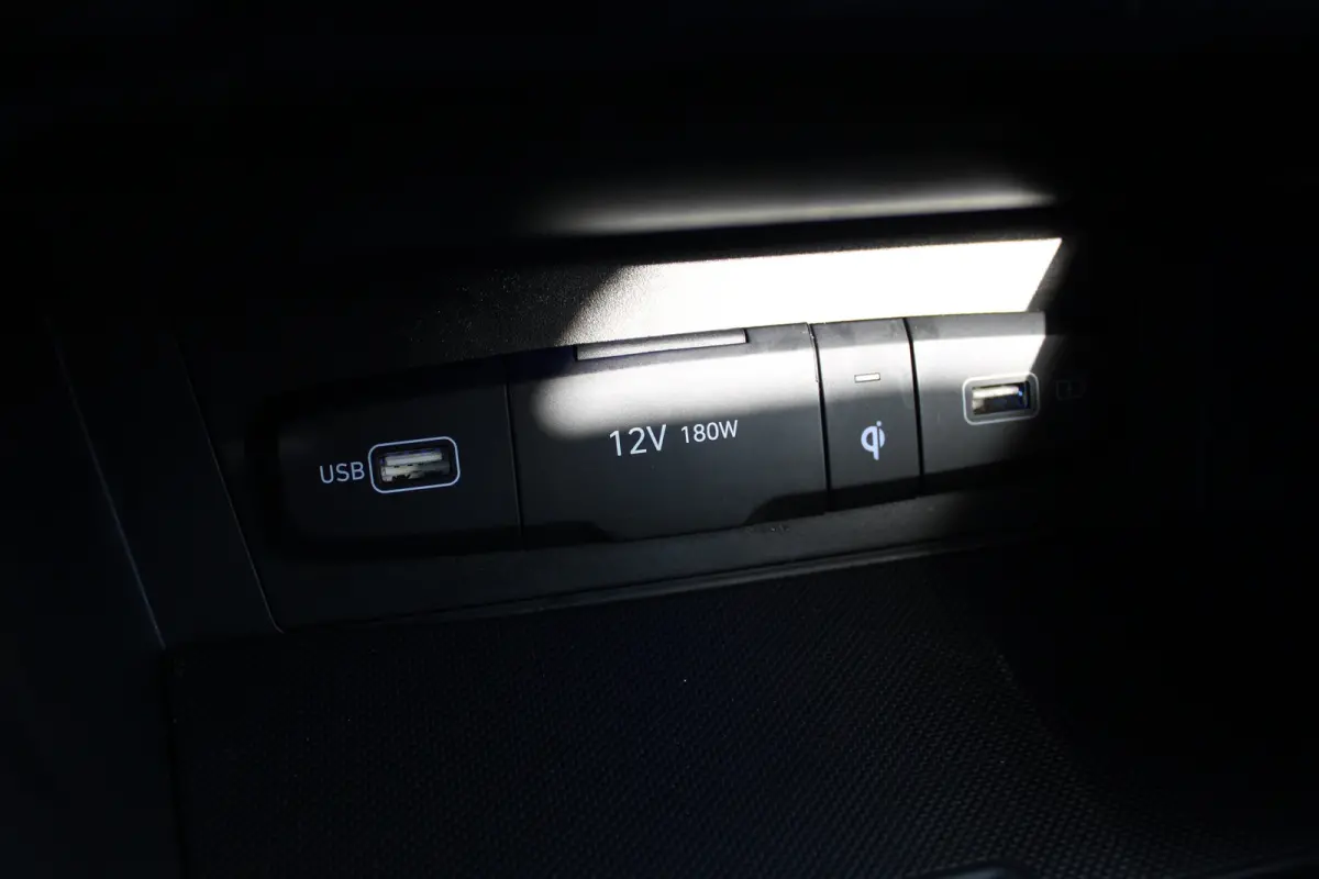 1.6 T-GDI PHEV Comfort Smart 4WD | DAB ontvanger | Achteruitrijcamera | | Achterbank in delen neerklapbaar | Achteruitrijcamera | Airco (automatisch)