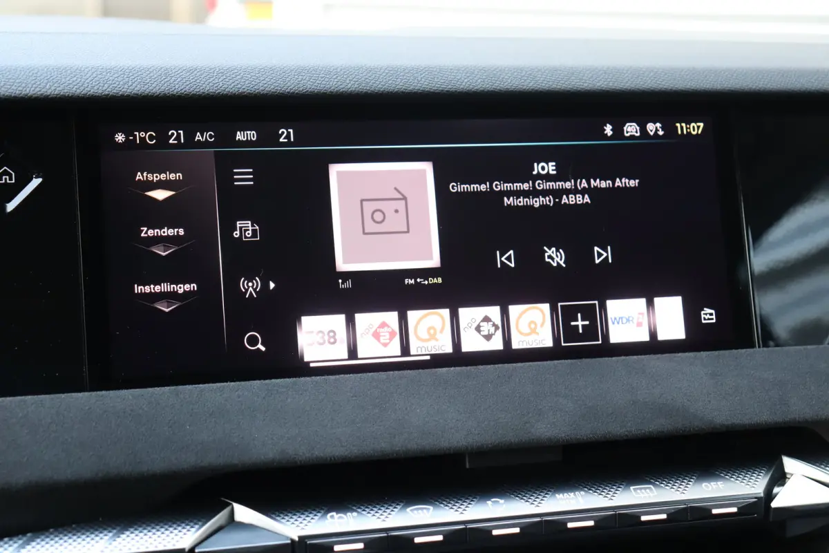 1.6 E-TENSE 225PK PERFORMANCE LINE AUTOMAAT / NAVI / LEDER / CLIMA / FULL-LED / PDC / 19" LMV / CAMERA / KEYLESS / BLUETOOTH / CRUISECONTROL !!