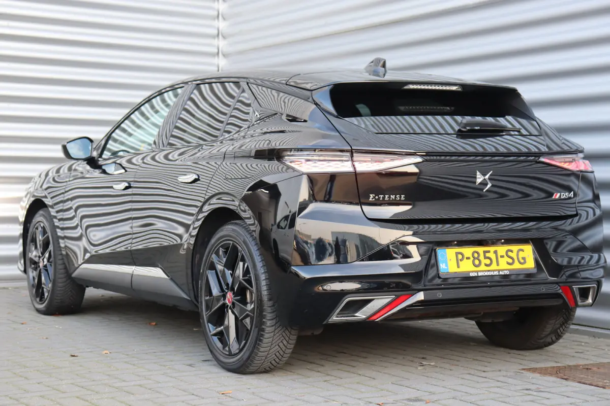 1.6 E-TENSE 225PK PERFORMANCE LINE AUTOMAAT / NAVI / LEDER / CLIMA / FULL-LED / PDC / 19" LMV / CAMERA / KEYLESS / BLUETOOTH / CRUISECONTROL !!