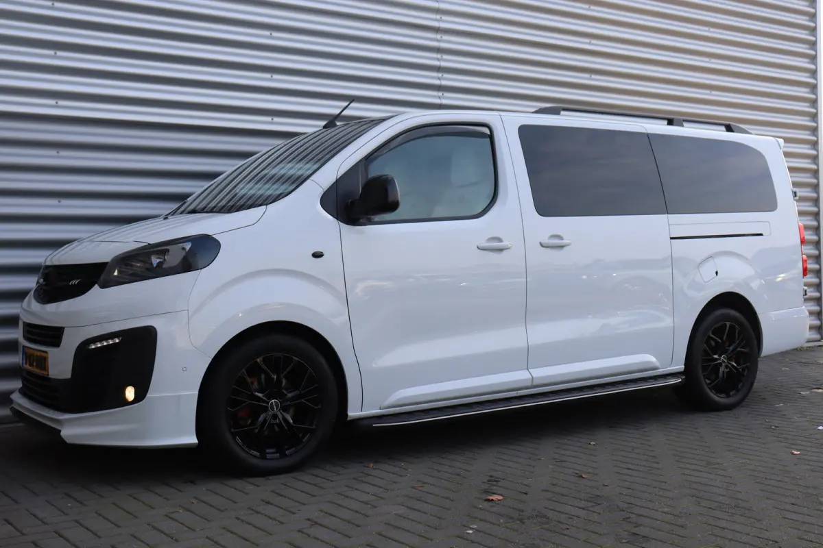 2.0D 180PK L3H1 RE-VOLVE AUTOMAAT / NAVI / LEDER / FULL-LED / 17" LMV / CAMERA / KEYLESS / IRMSCHER / SIDEBARS / TREKHAAK / BETIMMERING / 1E EIGENAAR / UNIEK !!