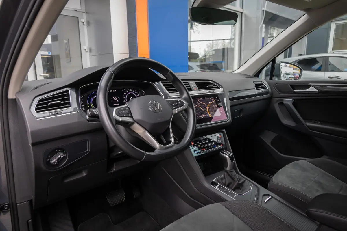 1.4 TSI eHybrid Elegance PHEV | IQ.Light | Stoel+stuur verwarming | Adap cruise | Navi | Apple Carplay/Android Auto | Apple Carplay/Android Auto | Cruise control adaptief | Elektrisch bedien