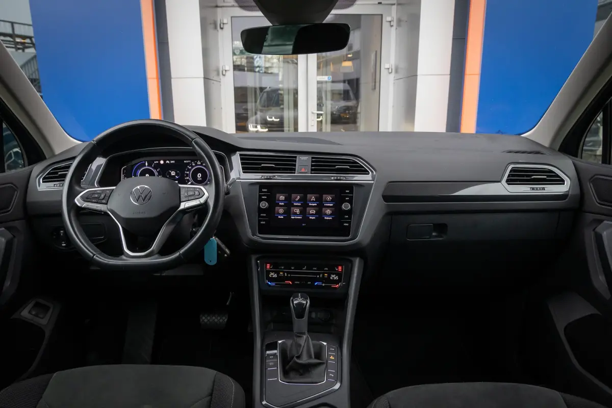1.4 TSI eHybrid Elegance PHEV | IQ.Light | Stoel+stuur verwarming | Adap cruise | Navi | Apple Carplay/Android Auto | Apple Carplay/Android Auto | Cruise control adaptief | Elektrisch bedien