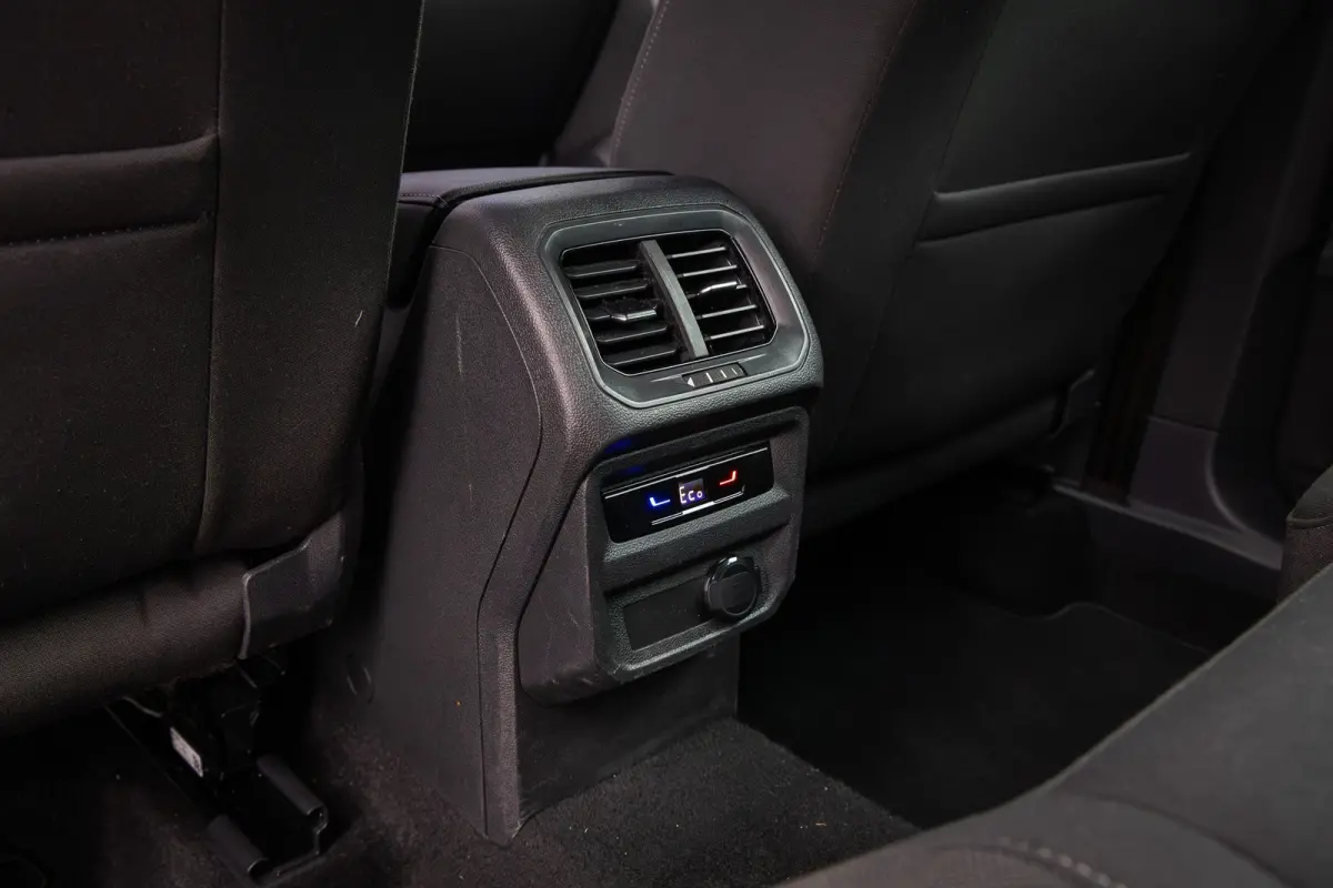 1.4 TSI eHybrid Elegance PHEV | IQ.Light | Stoel+stuur verwarming | Adap cruise | Navi | Apple Carplay/Android Auto | Apple Carplay/Android Auto | Cruise control adaptief | Elektrisch bedien