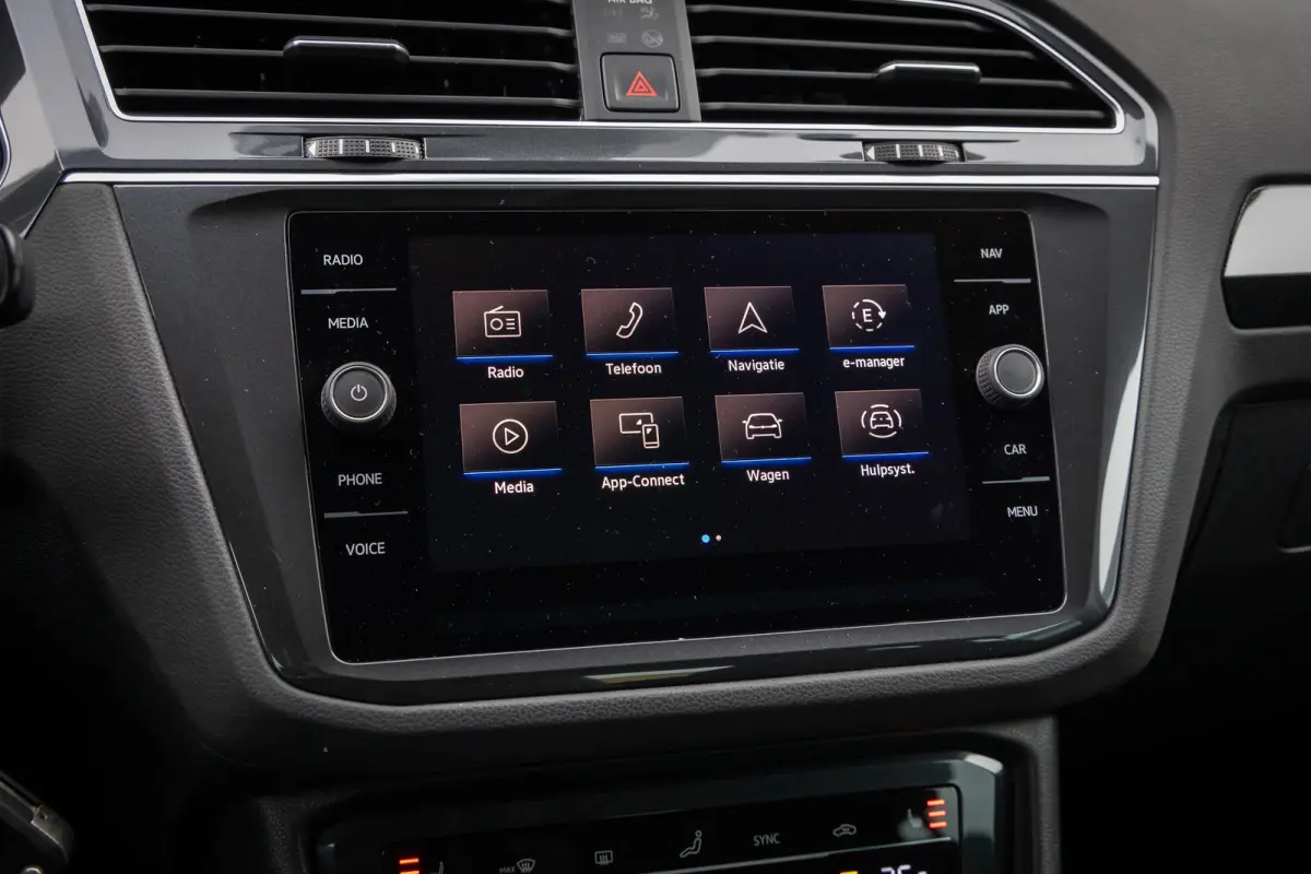 1.4 TSI eHybrid Elegance PHEV | IQ.Light | Stoel+stuur verwarming | Adap cruise | Navi | Apple Carplay/Android Auto | Apple Carplay/Android Auto | Cruise control adaptief | Elektrisch bedien
