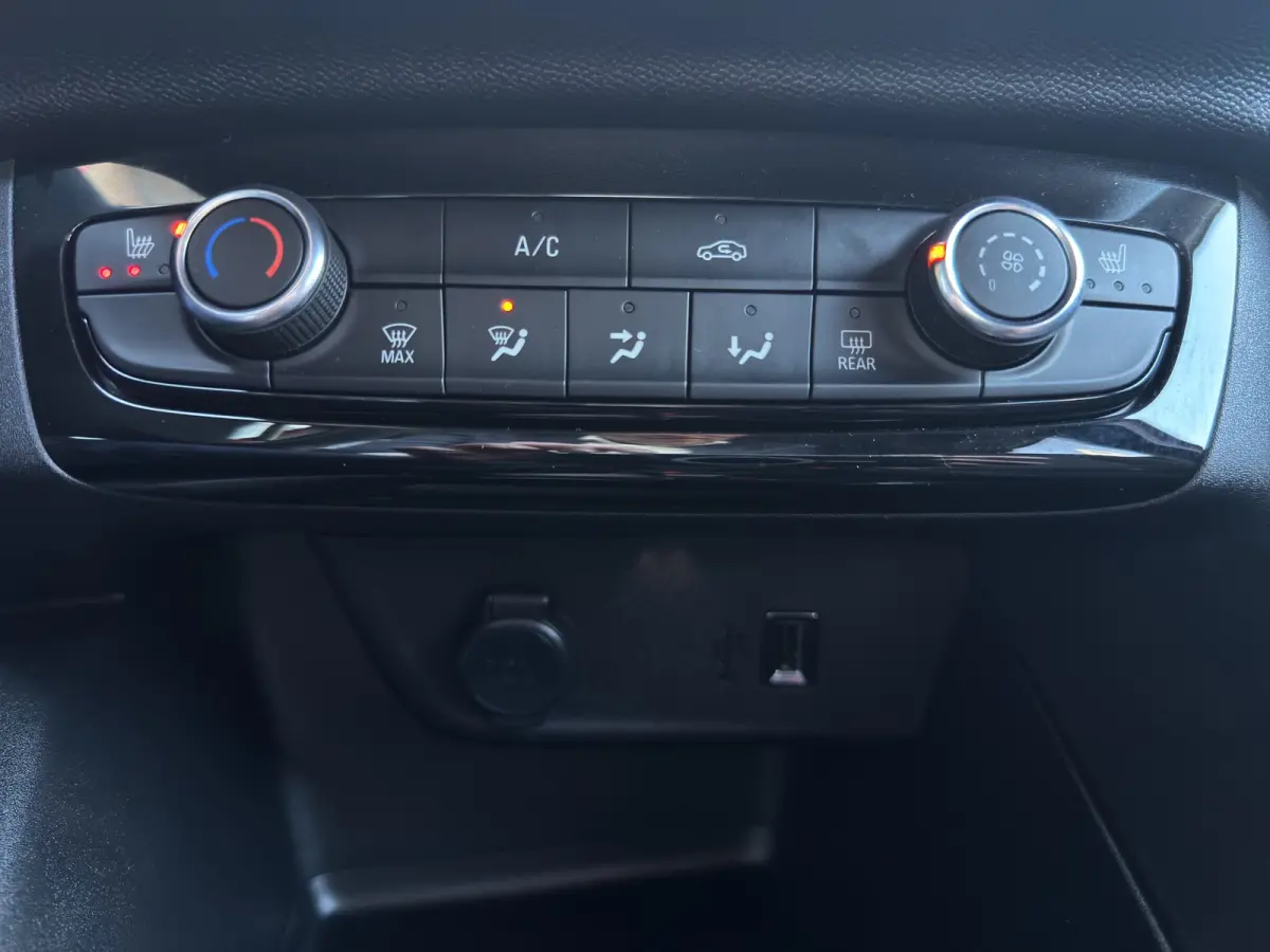 1.2 Level 3 Automaat 100pk | 1e eigenaar | Apple Carplay/Android auto | 16" LMV | PDC v&a |