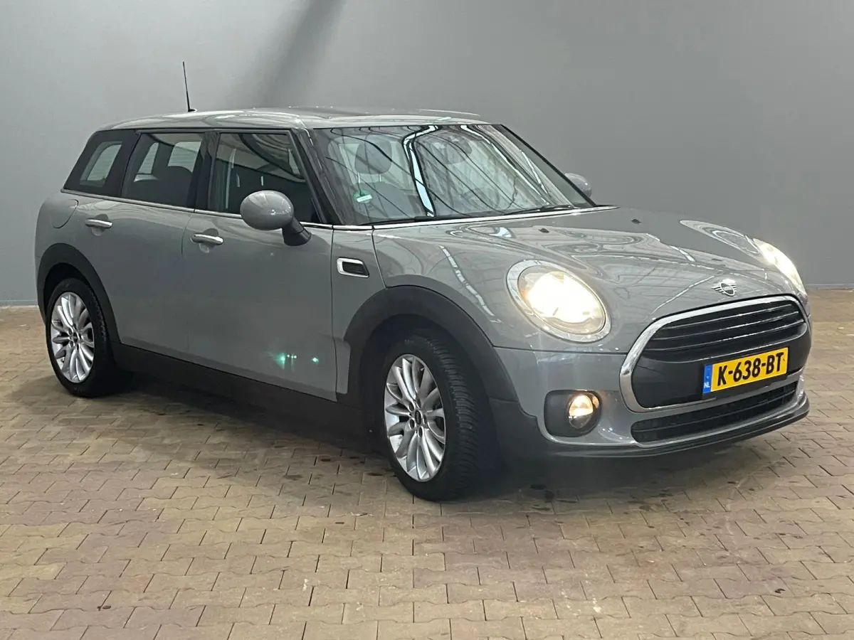 Mini 1.5 One Chili 17" Lichtmetaal | Climate Control | All Season Banden | Centrale Vegrendeling | Airco (automatisch) | Buitenspiegels elektrisch verstel- en verwarmbaar | Dakspoiler