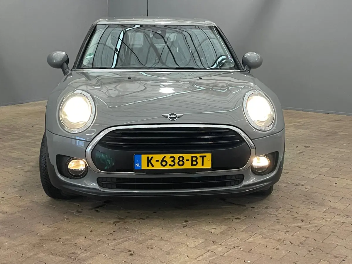 Mini 1.5 One Chili 17" Lichtmetaal | Climate Control | All Season Banden | Centrale Vegrendeling | Airco (automatisch) | Buitenspiegels elektrisch verstel- en verwarmbaar | Dakspoiler