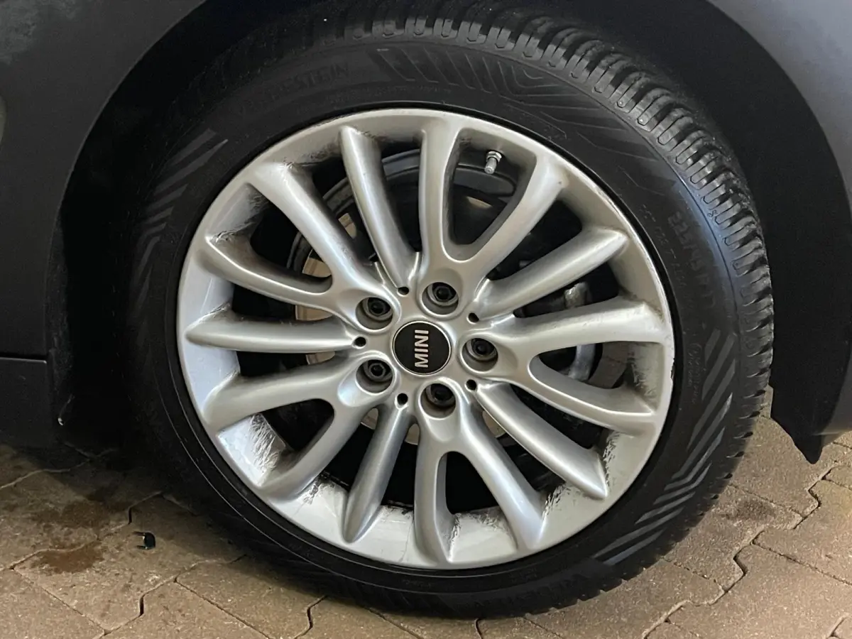 Mini 1.5 One Chili 17" Lichtmetaal | Climate Control | All Season Banden | Centrale Vegrendeling | Airco (automatisch) | Buitenspiegels elektrisch verstel- en verwarmbaar | Dakspoiler