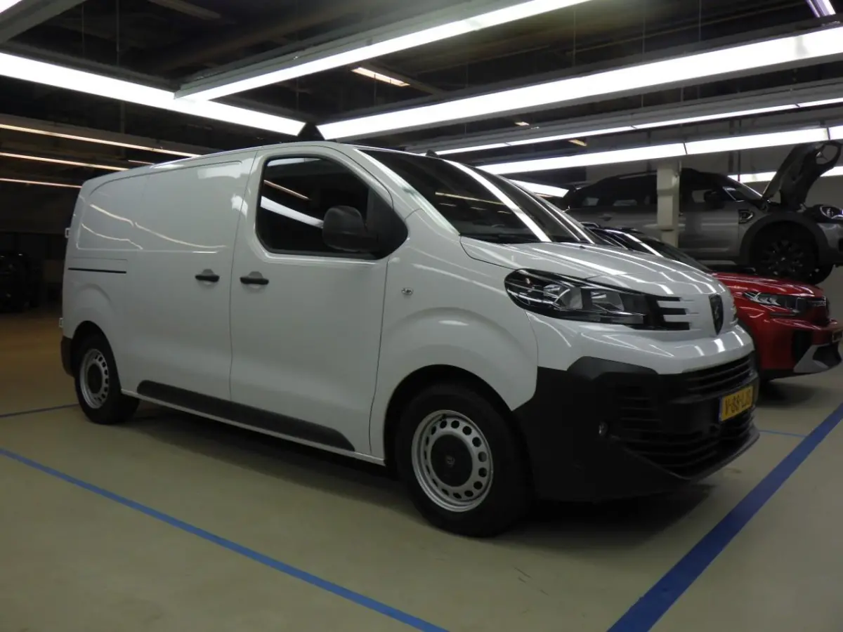 EV L2 75 kWh | Navi | Airco | Camera | Cruise control | DAB | Bankje | PDC achter | Lat om lat |