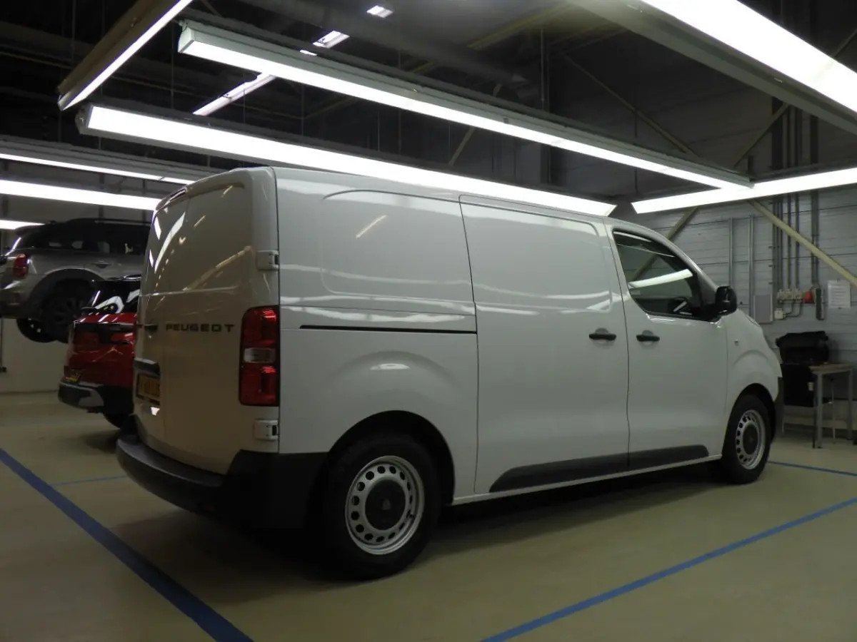 EV L2 75 kWh | Navi | Airco | Camera | Cruise control | DAB | Bankje | PDC achter | Lat om lat |
