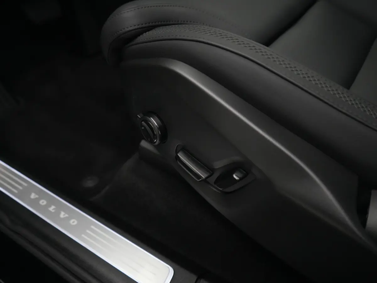 T8 Recharge AWD Ultra Dark | Luchtvering | Harman/Kardon | Head-Up | 360° Camera | 21" | Adaptive Cruise | BLIS | Lederen Dashboard