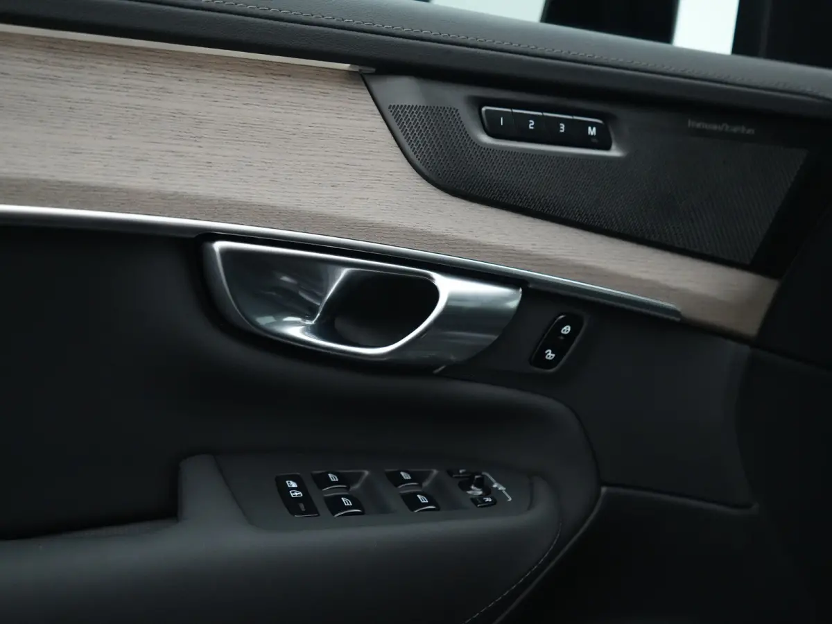 T8 Recharge AWD Ultra Dark | Luchtvering | Harman/Kardon | Head-Up | 360° Camera | 21" | Adaptive Cruise | BLIS | Lederen Dashboard