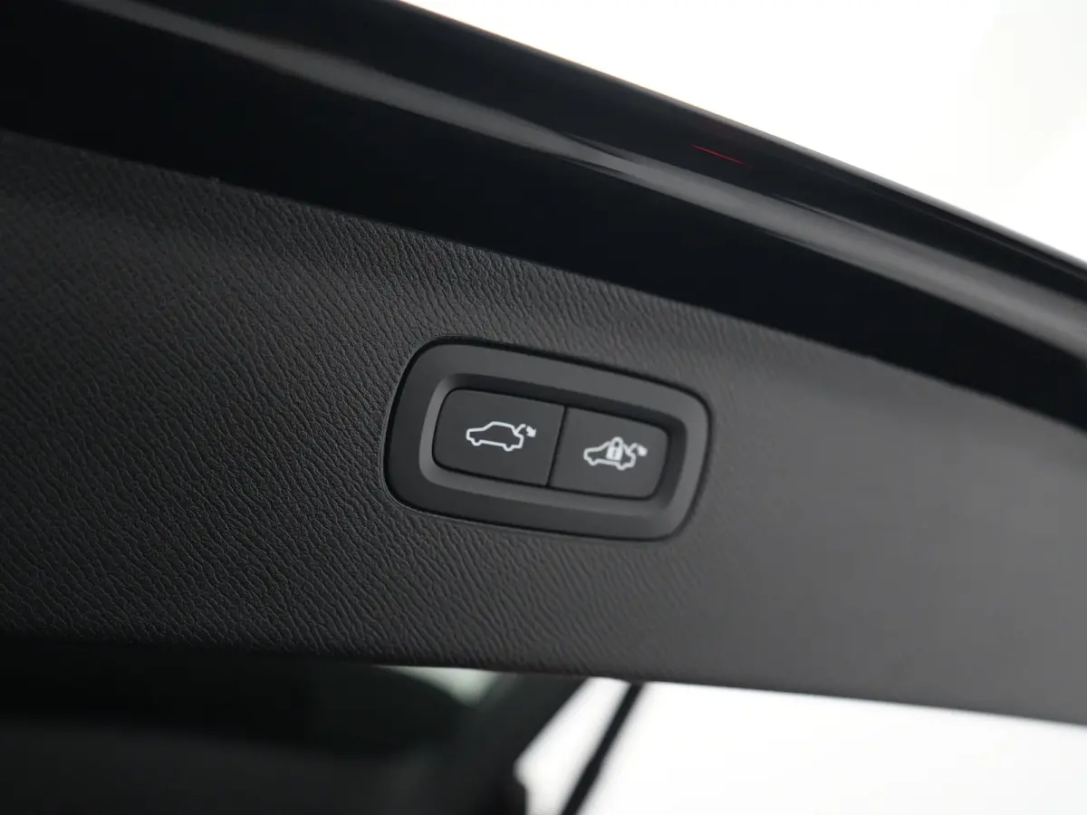 T8 Recharge AWD Ultra Dark | Luchtvering | Harman/Kardon | Head-Up | 360° Camera | 21" | Adaptive Cruise | BLIS | Lederen Dashboard